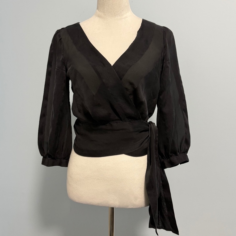 Alice+Olivia cropped black silk wrap blouse‎ with a belt Size XS